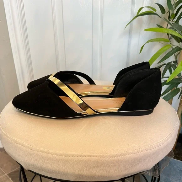 NWT Andiamo brand black flat with gold accents - Picture 3 of 15